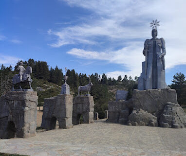 Monumento escultura en el nacimiento del río Tajo